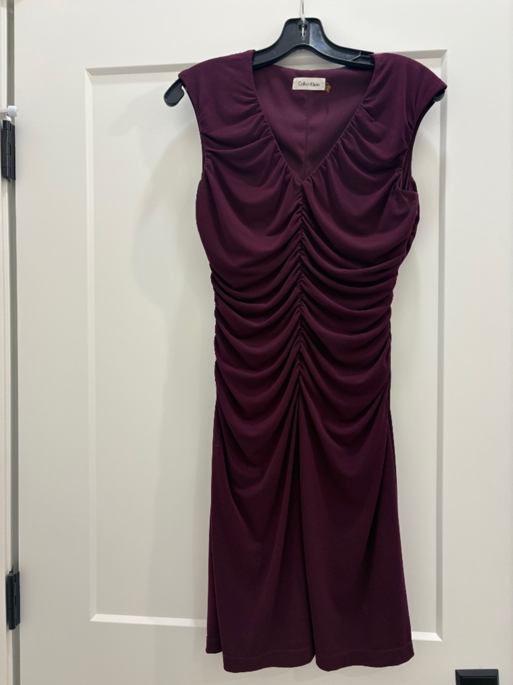CALVIN KLEIN V-Neck Knee-Length Merlot Ruched Lined Dress; Size: 4 Petite